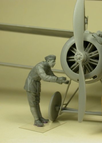 Przejdź do produktu COPPER STATE MODELS CSM F32026 - 1:32 RFC Air Mechanic checking aeroplane