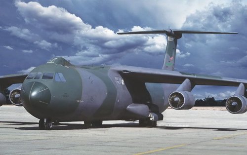 Przejdź do produktu RODEN 331 - 1:144 Lockheed C-141 B Starlifter