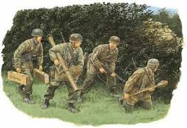 DRAGON 6127 - 1:35 Hedgerow Tank Hunters Fallschirmjager 1944