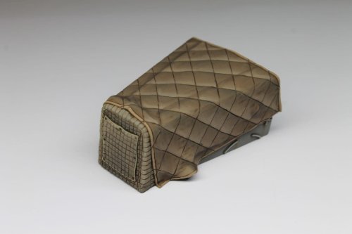 Przejdź do produktu PANZERART RE35-604 - 1:35 Faun L900 engine deck with canvas cover