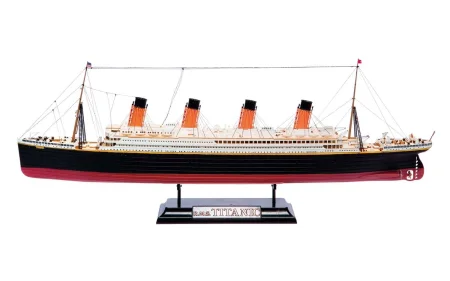 a50164a_rms-titanic-medium-gift-set_product.jpg