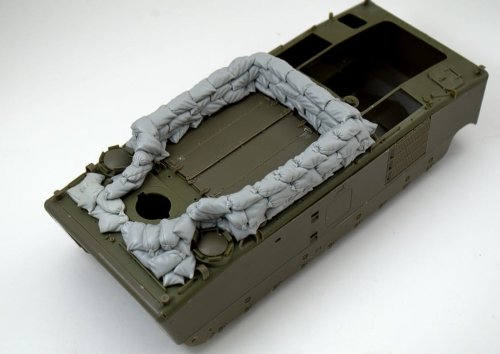 Przejdź do produktu PANZERART RE35-620 - 1:35 LVTP5 Sandbags armor