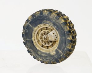 PANZERART RE35-513 - 1:35 M923 Big Foot Road wheels (Michelin X Pattern)