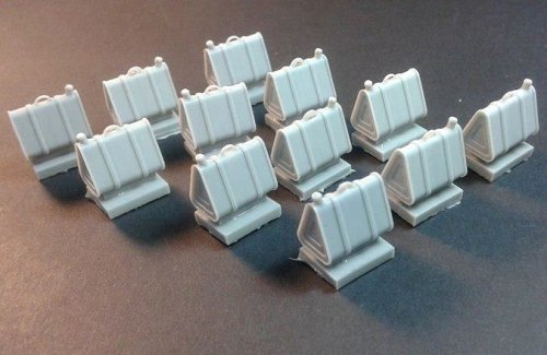 Przejdź do produktu PANZERART RE35-439 - 1:35 WWII 20l German triangular canisters (12pcs)