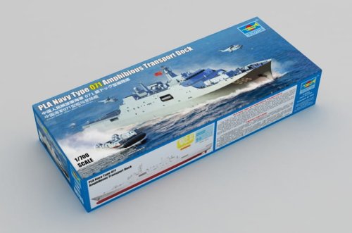 Przejdź do produktu TRUMPETER 06726 - 1:700 PLA Navy Type 071 Amphibious Transport Dock