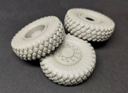 Przejdź do produktu PANZERART RE35-643 - 1:35 Buffalo MPCV Road wheels (Bronco kit)