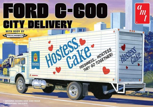 Przejdź do produktu AMT 1139 - 1:25 Ford C-600 City Delivery