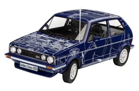 REVELL-07673 (4).jpg