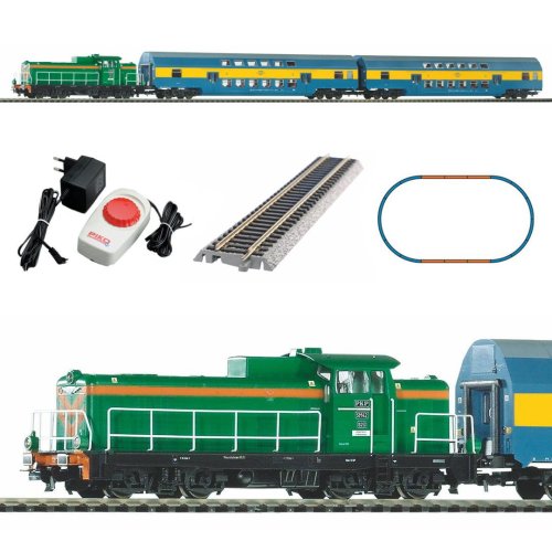 Przejdź do produktu PIKO 97934 H0 Kolejka elektryczna PKP z lokomotywą SM42 i wagonami piętrowymi