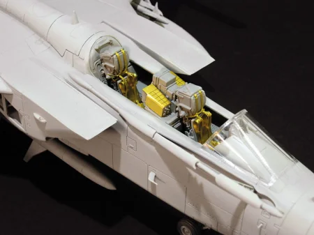 ITALERI-2517-Tornado ECR (7).jpeg