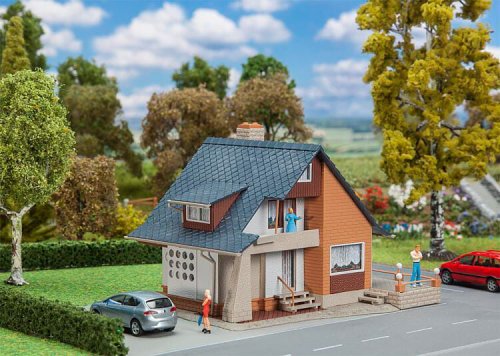 Przejdź do produktu FALLER 131504 H0 - Dom z balkonem