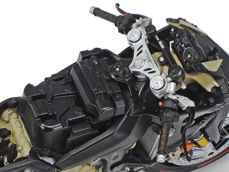 Tamiya-14140-Ducati-Superleggera-V4 (6).jpg
