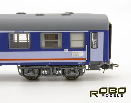 robo-200210-2d.jpg