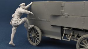 Copper State Models CSM F35031 - 1:35 Canadian Motor MG Brigade Crewman Getting In