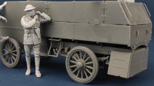 Copper State Models CSM F35030 - 1:35 Canadian Motor MG Brigade Officer Putting The Helmet On
