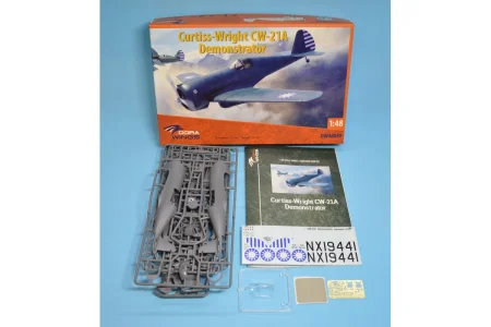 Dora-Wings-DW48049-Curtiss-Wright CW-21A (2).JPG