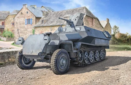 Italeri-7079-Sd.Kfz. 251 (6).jpg