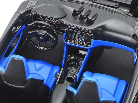 Tamiya-24363-Nissan-Z (8).jpg