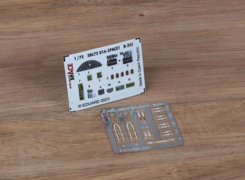 Przejdź do produktu Eduard 3DL72016 - 1:72 B-25J Space 3D Decals + PE