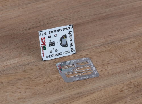 Przejdź do produktu Eduard 3DL72015 - 1:72 Spitfire Mk.IXc Space 3D Decals + PE