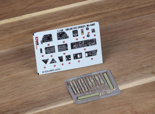 Przejdź do produktu Eduard 3DL48122 - 1:48 Mi-8MT Space 3D Decals + PE