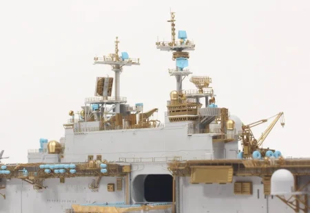 Pontos-37001R1-USS-LHD-2-Essex-Kit-plus-Detail-Up-Set (17).jpg