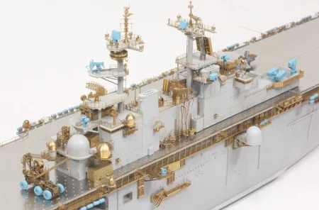 Pontos-37001R1-USS-LHD-2-Essex-Kit-plus-Detail-Up-Set (18).jpg