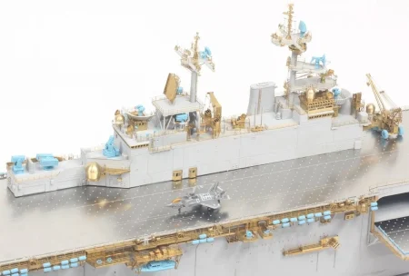 Pontos-37001R1-USS-LHD-2-Essex-Kit-plus-Detail-Up-Set (19).jpg
