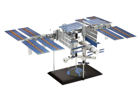 revell-05651-iss-platinum (2).jpg