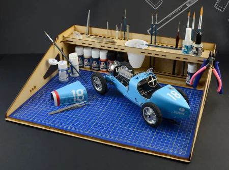 italeri-50833-Workstation-for-modelling (3).jpeg
