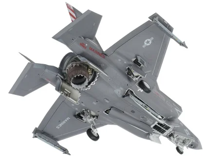 Tamiya-61125-F-35B-Lightning II (7).jpg