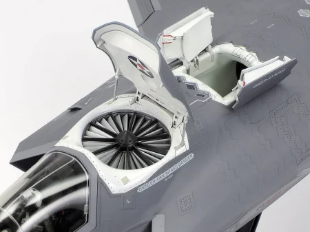 Tamiya-61125-F-35B-Lightning II (9).jpg