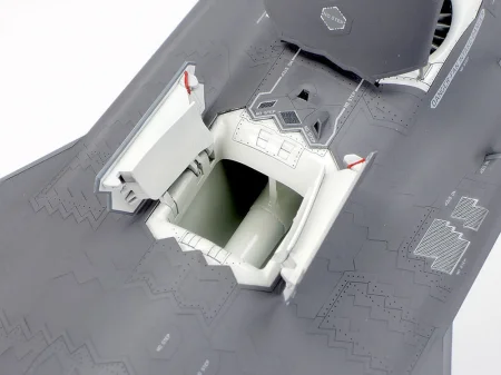 Tamiya-61125-F-35B-Lightning II (10).jpg