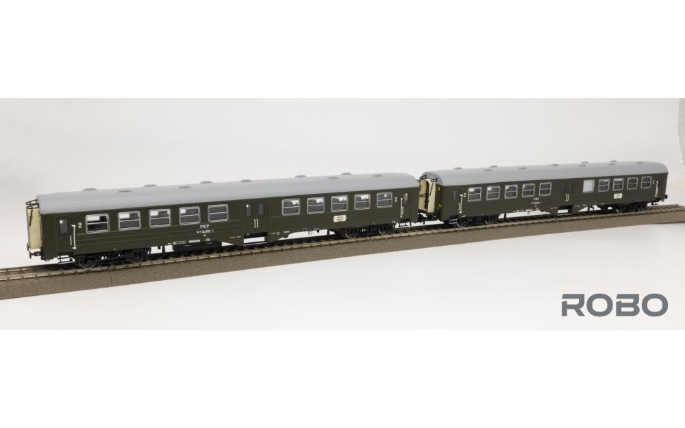 robo-300011-zestaw-2-wagonow-2-klasy-stacja-bialogard-ryflak-modele-z-oswietleniem-wnetrza.jpg