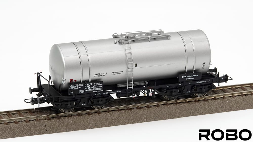 robo-model-cysterny-pkp-120430.jpg