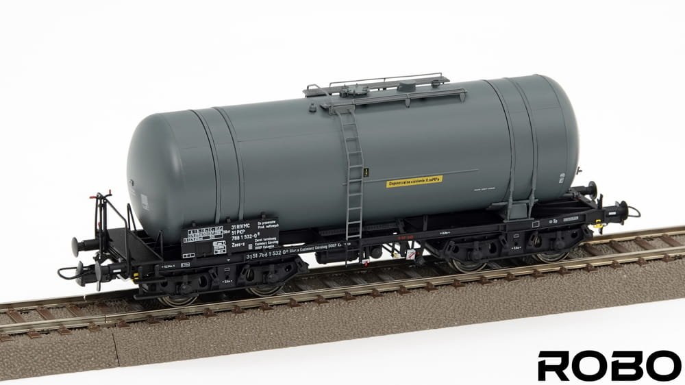 robo-model-cysterny-pkp-110430.jpg