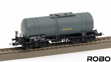 robo-model-cysterny-pkp-110430.jpg