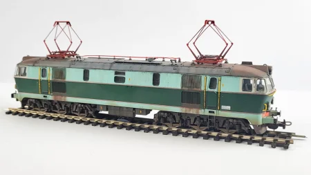 piko-96332-model-lokomotywy-et22-pkp-patynowany-6.jpg