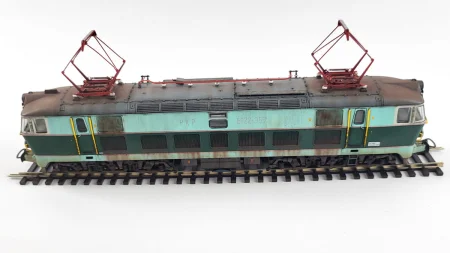 piko-96332-model-lokomotywy-et22-pkp-patynowany-8.jpg