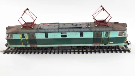 piko-96332-model-lokomotywy-et22-pkp-patynowany-9.jpg