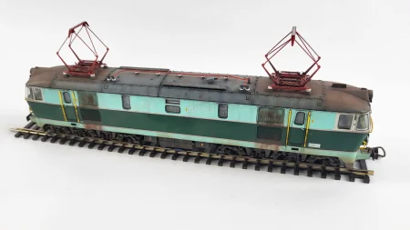 piko-96332-model-lokomotywy-et22-pkp-patynowany-10.jpg