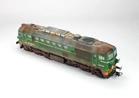 roco-71753-model-lokomotywy-st44-pkp-patynowany-3.jpg