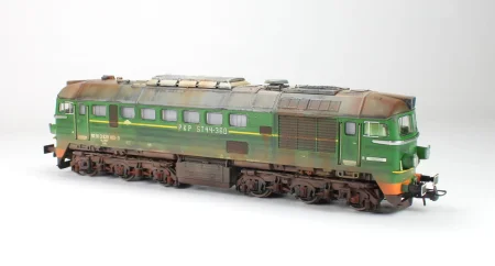 roco-71753-model-lokomotywy-st44-pkp-patynowany-4.jpg