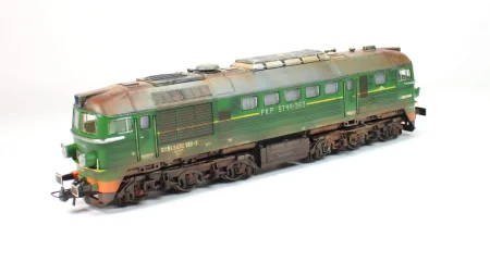 roco-71753-model-lokomotywy-st44-pkp-patynowany-7.jpg