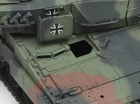 tamiya-35387-leopard-2a7v (9).jpg