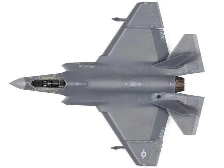 Tamiya-61127-F-35-Lightning-II (7).jpg