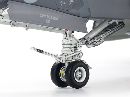 Tamiya-61127-F-35-Lightning-II (10).jpg