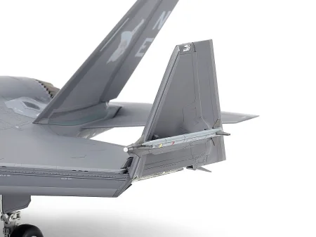 Tamiya-61127-F-35-Lightning-II (12).jpg
