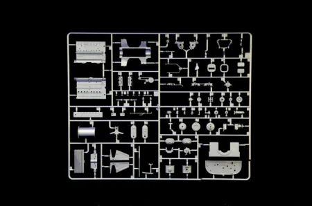 Italeri-4716-Bugatti-35B (22).jpg