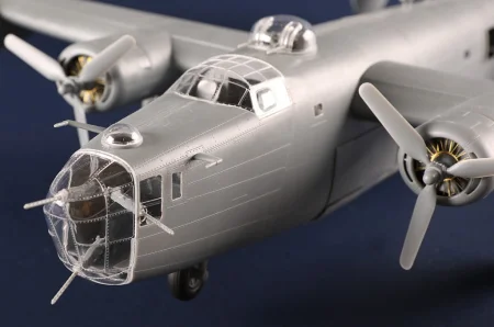 Hobby-Boss-81775-B-24D-Liberator (4).jpg